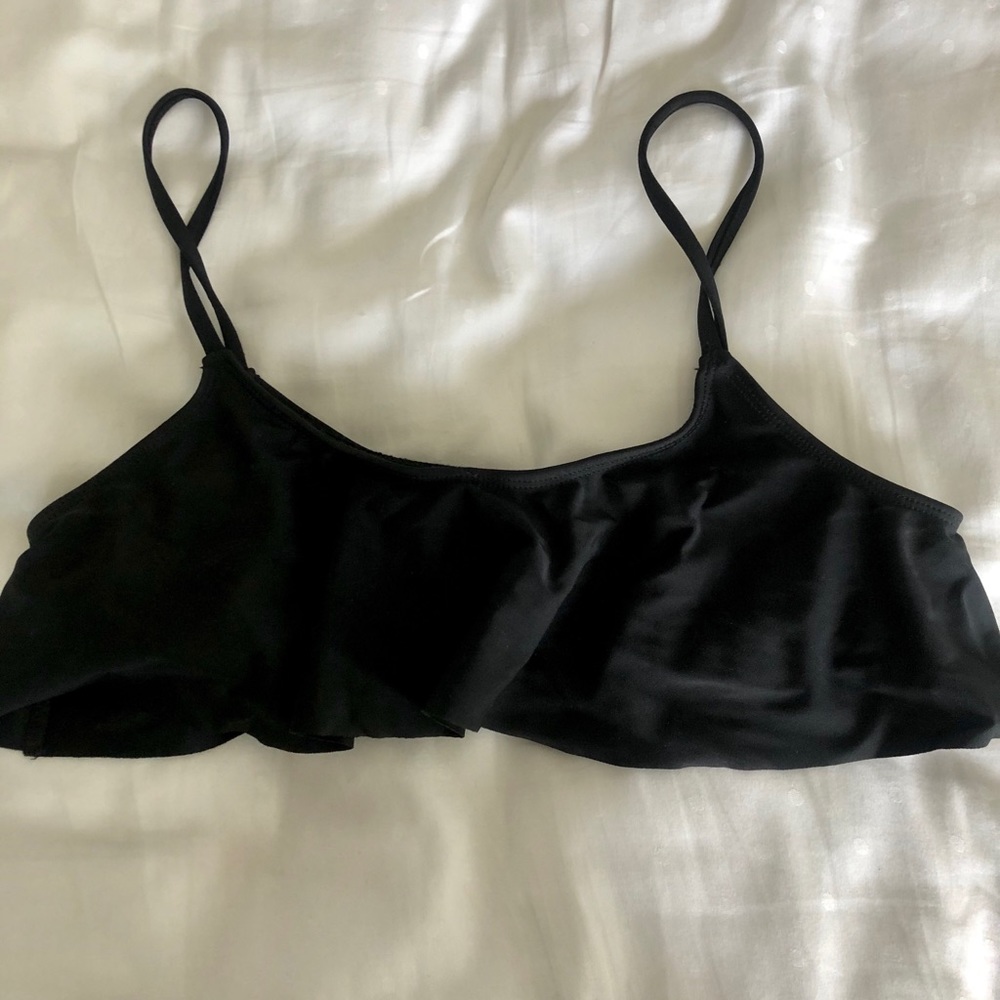 BEACH RIOT Flutter Bikini Top